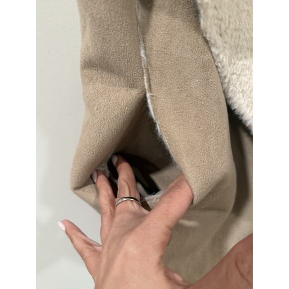 BERSHKA Women’s Vintage Look Faux Fur Vest/Jacket Size Medium 2408 - Picture 5 of 6